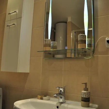 Private Apartment In Kavatsi Beach 索佐波尔