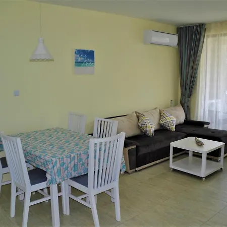Private Apartment In Kavatsi Beach 公寓 *