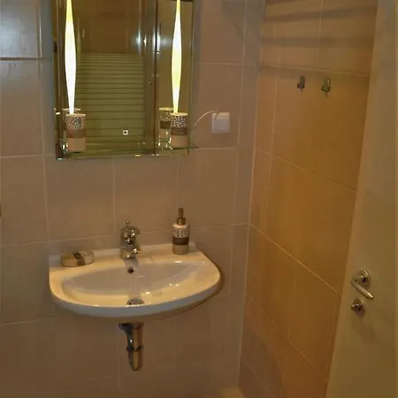 Private Apartment In Kavatsi Beach * 索佐波尔